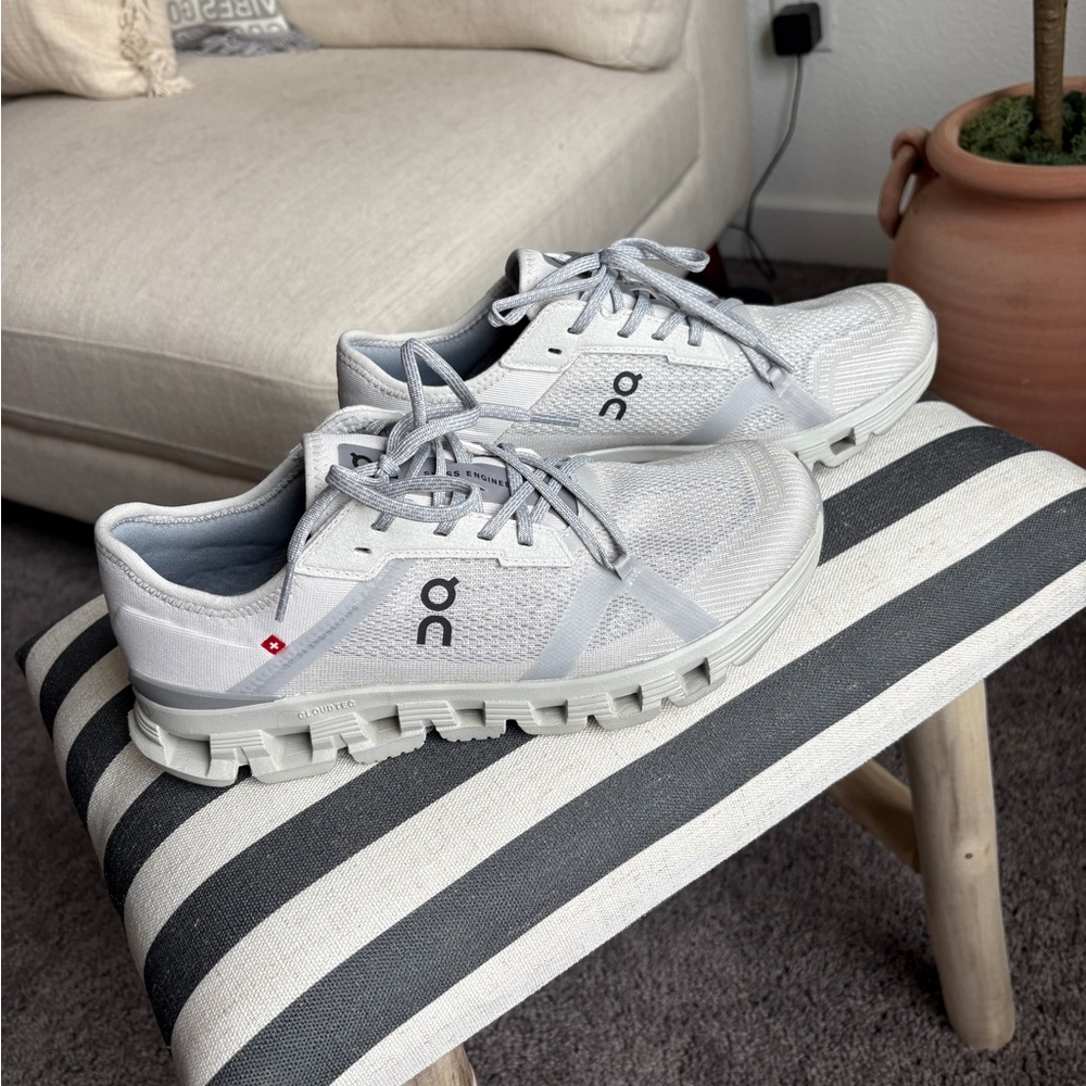 On Running Women's White and Light Gray Cloud Sneakers